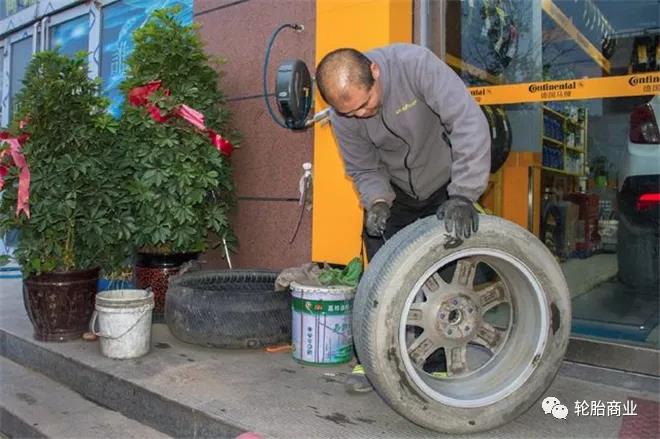 不少大型輪胎店已經(jīng)開始裁員，節(jié)約成本